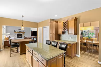 287 Dayton Avenue, Manorville, NY 11949 - Photo 11