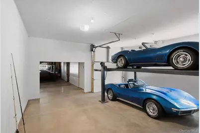 287 Dayton Avenue, Manorville, NY 11949 - Photo 17