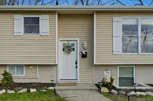 2903 Sipp Ave, Medford, NY 11763 - Photo 5