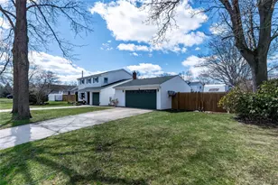 86 Tremont Ave, Medford, NY 11763 - Photo 5