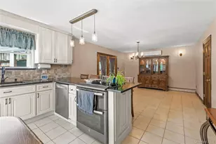 86 Tremont Ave, Medford, NY 11763 - Photo 33