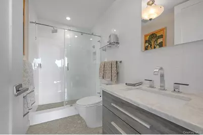 27010 Grand Central Parkway #30V, Floral Park, NY 11005 - Photo 19