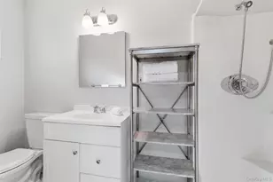 120 Greenlawn Rd, Huntington, NY 11743 - Photo 11