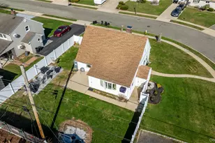 23 Bent Ln, Levittown, NY 11756 - Photo 21