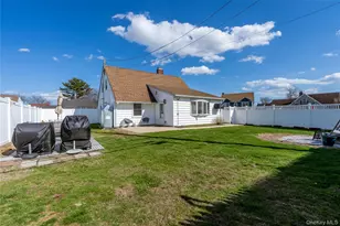 23 Bent Ln, Levittown, NY 11756 - Photo 19