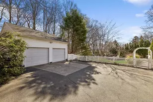 198 Pidgeon Hill Rd, South Huntington, NY 11746 - Photo 21