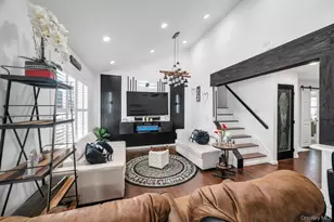 4 Beech St, Central Islip, NY 11722 - Photo 9