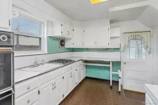 260 Roundhill Dr, Yonkers, NY 10710 - Photo 11