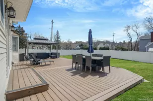 528 Mollie Blvd, Holbrook, NY 11741 - Photo 27