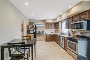 528 Mollie Blvd, Holbrook, NY 11741 - Photo 13