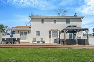 528 Mollie Blvd, Holbrook, NY 11741 - Photo 29