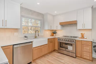 2 Pebble Hill Drive, Northport, NY 11768 - Photo 17