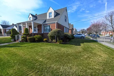 1102 Phoebe Street, Franklin Square, NY 11010 - Photo 25