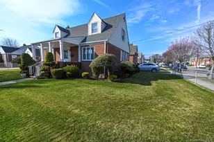 1102 Phoebe St, Franklin Square, NY 11010 - Photo 25