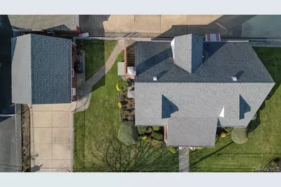 1102 Phoebe Street, Franklin Square, NY 11010 - Photo 3