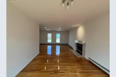 25 Norwood Road #Left, Port Washington, NY 11050 - Photo 5