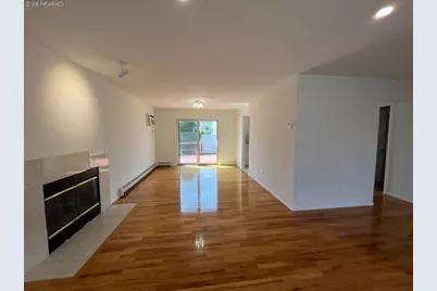 25 Norwood Road #Left, Port Washington, NY 11050 - Photo 3