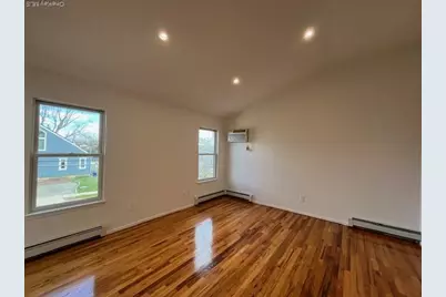 25 Norwood Road #Left, Port Washington, NY 11050 - Photo 13