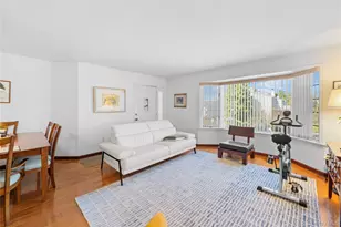 24046 Oak Park Dr, Little Neck, NY 11362 - Photo 5