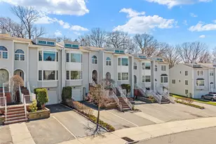 24046 Oak Park Dr, Little Neck, NY 11362 - Photo 27