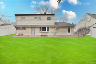 43 Flagstone Ln, Westbury, NY 11590 - Photo 19