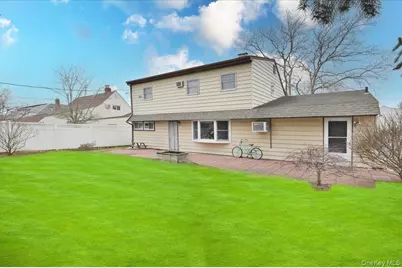 43 Flagstone Lane, Westbury, NY 11590 - Photo 21