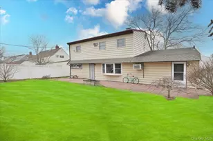 43 Flagstone Ln, Westbury, NY 11590 - Photo 21