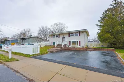 376 Magnolia Drive, Selden, NY 11784 - Photo 3