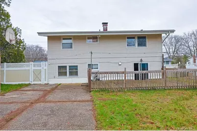 376 Magnolia Drive, Selden, NY 11784 - Photo 17