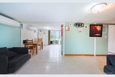 376 Magnolia Drive, Selden, NY 11784 - Photo 5