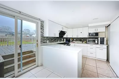 376 Magnolia Drive, Selden, NY 11784 - Photo 7