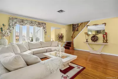 21 Darewood Lane, Valley Stream, NY 11581 - Photo 5