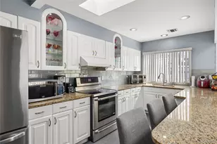 21 Darewood Ln, Valley Stream, NY 11581 - Photo 9