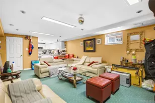 21 Darewood Ln, Valley Stream, NY 11581 - Photo 23