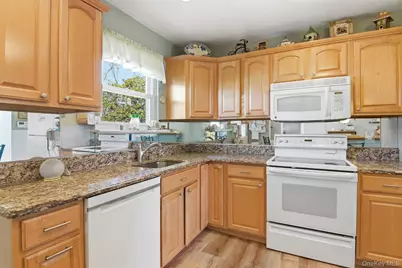 64 Avenue D, Holbrook, NY 11741 - Photo 23