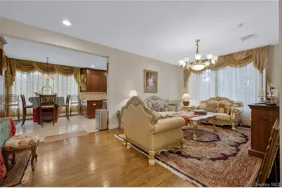 8 Percheron Lane, Roslyn Heights, NY 11577 - Photo 5