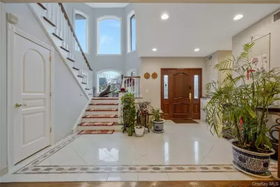 8 Percheron Lane, Roslyn Heights, NY 11577 - Photo 3