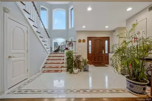 8 Percheron Ln, Roslyn Heights, NY 11577 - Photo 3