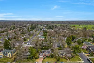 8 Percheron Ln, Roslyn Heights, NY 11577 - Photo 29