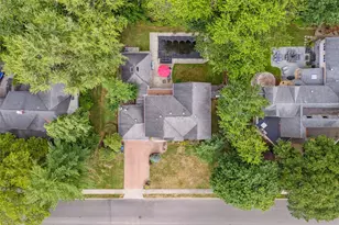 8 Percheron Ln, Roslyn Heights, NY 11577 - Photo 27