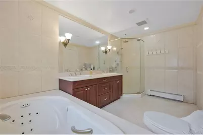 8 Percheron Lane, Roslyn Heights, NY 11577 - Photo 19