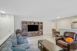 22 Kiowa Ct, Coram, NY 11727 - Photo 7