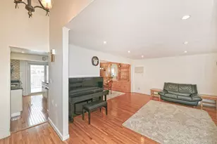 53 Stuart Dr, Syosset, NY 11791 - Photo 3