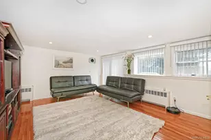 53 Stuart Dr, Syosset, NY 11791 - Photo 15