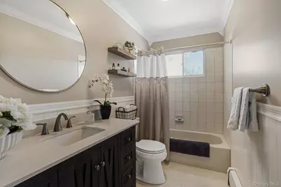 139 Ridgewood Avenue, Farmingville, NY 11738 - Photo 17