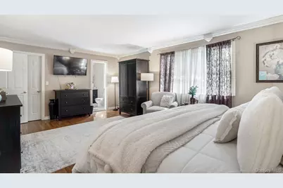 139 Ridgewood Avenue, Farmingville, NY 11738 - Photo 13