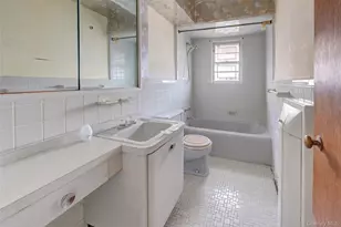 197 Delaware Ave, Freeport, NY 11520 - Photo 15