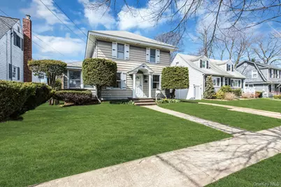 126 Stuyvesant Avenue, Merrick, NY 11566 - Photo 3