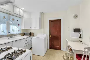 126 Stuyvesant Ave, Merrick, NY 11566 - Photo 9