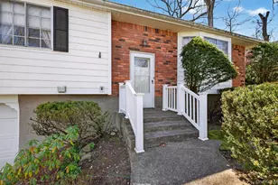 17 Peacock Ln, Commack, NY 11725 - Photo 3